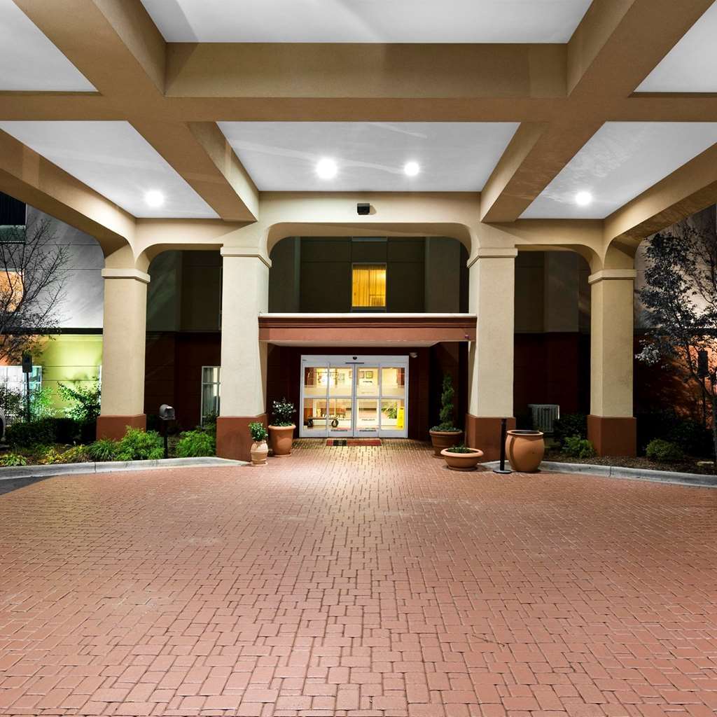 Hotel Hampton 3*